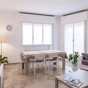 appartamento-le-barche-2.hotelslidodijesolo.com/